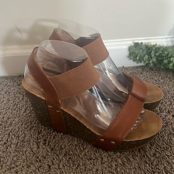 Refresh brown Wedge Sandal Size 7.5 - Picture 1 of 7